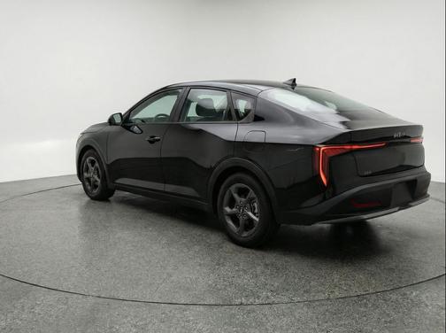 Aurora Black Pearl 2025 Kia K4 LXS