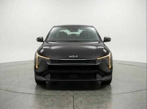 Aurora Black Pearl 2025 Kia K4 LXS