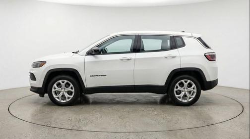 Bright White Clearcoat 2025 Jeep Compass Latitude
