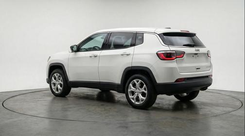 Bright White Clearcoat 2025 Jeep Compass Latitude