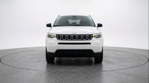 Bright White Clearcoat 2025 Jeep Compass Latitude