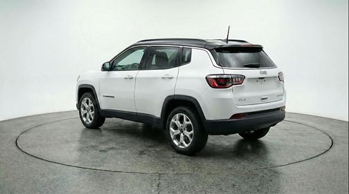 Bright White Clearcoat 2025 Jeep Compass Latitude