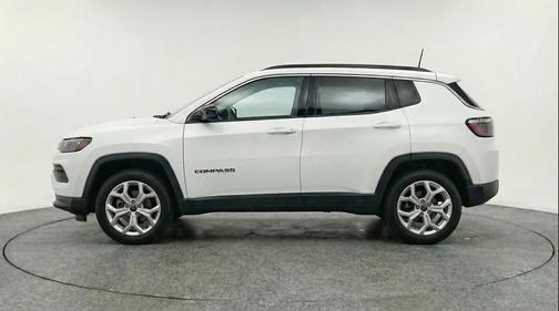 Bright White Clearcoat 2025 Jeep Compass Latitude