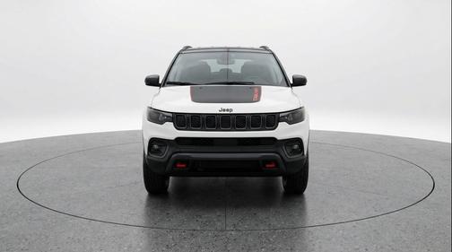 Bright White Clearcoat 2025 Jeep Compass Trailhawk