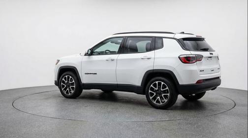 Bright White Clearcoat 2025 Jeep Compass Trailhawk
