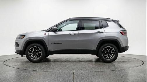 Silver Zynith Metallic Clearcoat 2025 Jeep Compass Trailhawk