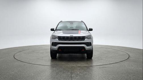 Silver Zynith Metallic Clearcoat 2025 Jeep Compass Trailhawk