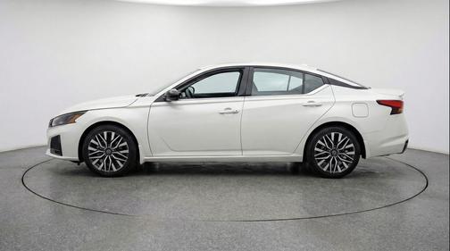 Glacier White 2025 Nissan Altima SV FWD