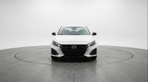 Glacier White 2025 Nissan Altima SV FWD