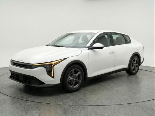 Snow White Pearl 2025 Kia K4 LXS