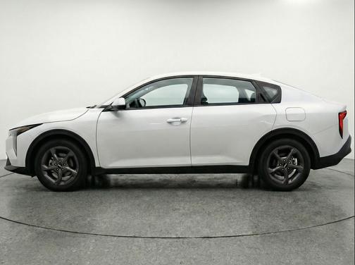 Snow White Pearl 2025 Kia K4 LXS