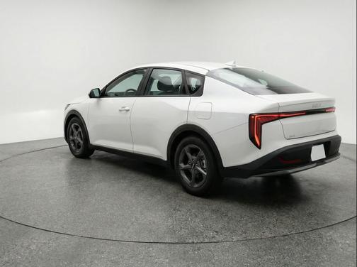 Snow White Pearl 2025 Kia K4 LXS