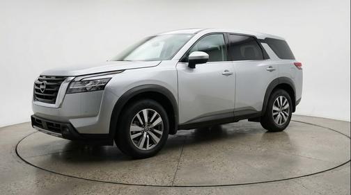 Brilliant Silver Metallic 2025 Nissan Pathfinder SV FWD