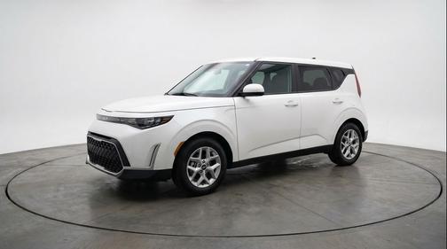 Snow White Pearl 2025 Kia Soul LX