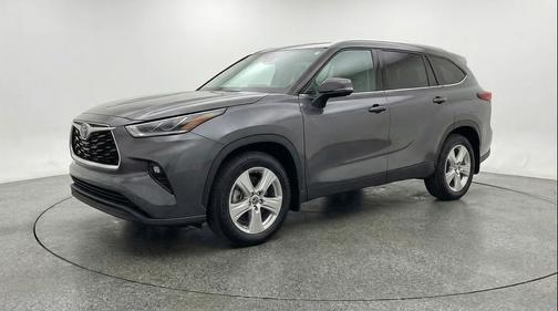 Magnetic Gray Metallic 2025 Toyota Highlander LE