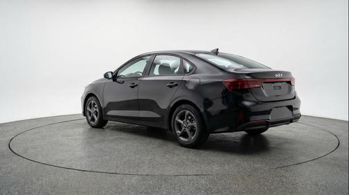 Aurora Black Pearl 2025 Kia K4 LXS
