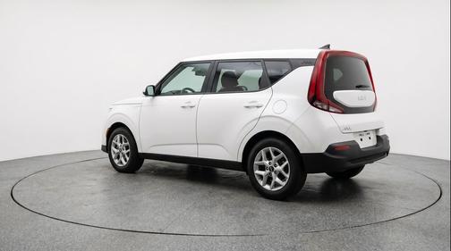 Snow White Pearl 2025 Kia Soul LX