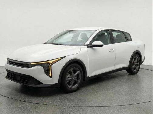 Snow White Pearl 2025 Kia K4 LXS