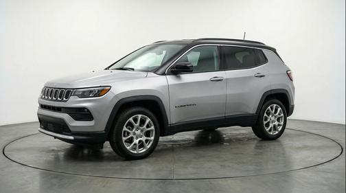 Silver Zynith Metallic Clearcoat 2025 Jeep Compass Limited