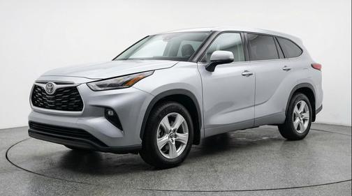 Celestial Silver Metallic 2025 Toyota Highlander LE