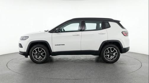 Bright White Clearcoat 2025 Jeep Compass Trailhawk