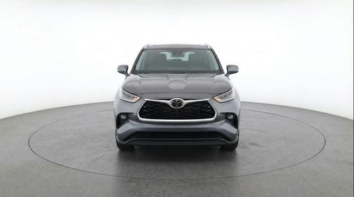 Magnetic Gray Metallic 2025 Toyota Highlander LE