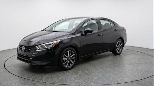 Super Black 2025 Nissan Versa 1.6 SV