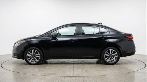 Super Black 2025 Nissan Versa 1.6 SV