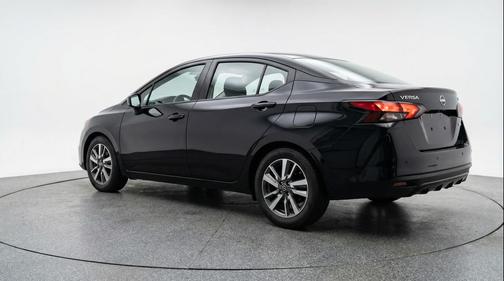 Super Black 2025 Nissan Versa 1.6 SV