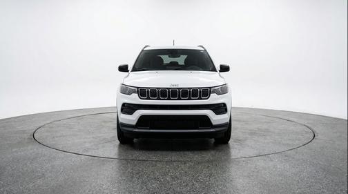 Bright White Clearcoat 2025 Jeep Compass Latitude