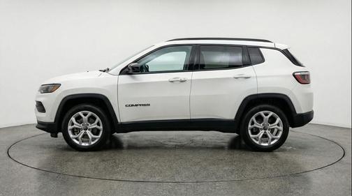 Bright White Clearcoat 2025 Jeep Compass Latitude