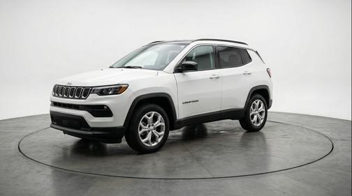 Bright White Clearcoat 2025 Jeep Compass Latitude