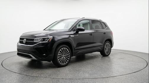 Deep Black Pearl 2025 Volkswagen Taos 1.5T SE