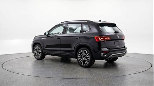 Deep Black Pearl 2025 Volkswagen Taos 1.5T SE