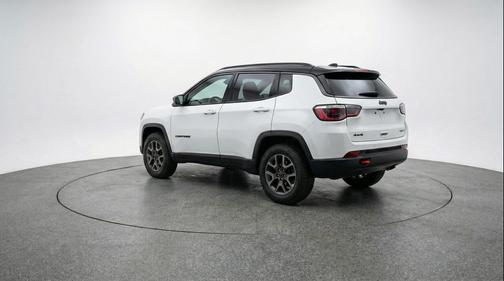 Bright White Clearcoat 2025 Jeep Compass Trailhawk