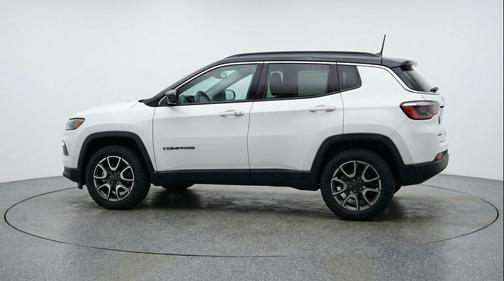 Bright White Clearcoat 2025 Jeep Compass Trailhawk