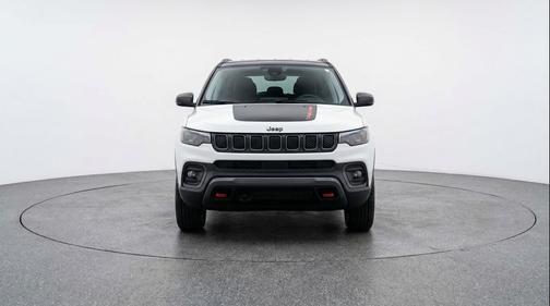 Bright White Clearcoat 2025 Jeep Compass Trailhawk