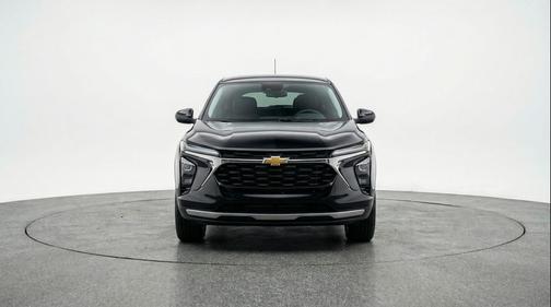 Mosaic Black Metallic 2025 Chevrolet Trax LT