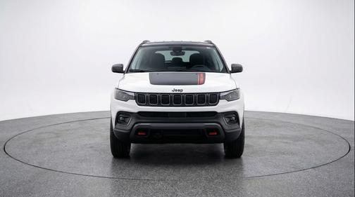 Bright White Clearcoat 2025 Jeep Compass Trailhawk