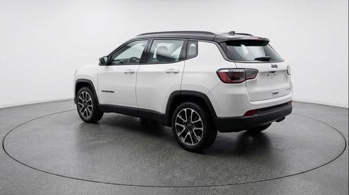 Bright White Clearcoat 2025 Jeep Compass Trailhawk