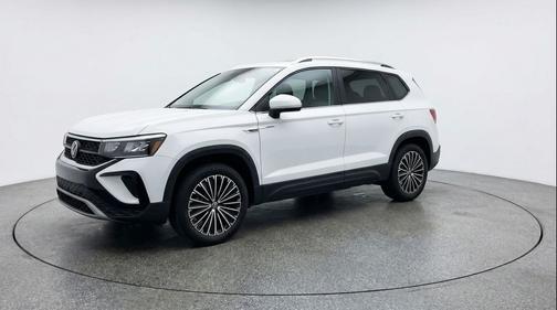 Pure White 2025 Volkswagen Taos 1.5T SE
