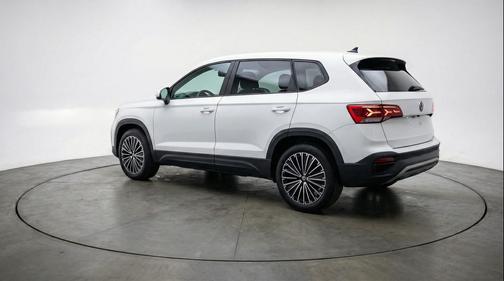 Pure White 2025 Volkswagen Taos 1.5T SE