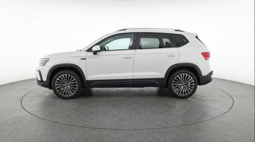 Pure White 2025 Volkswagen Taos 1.5T SE