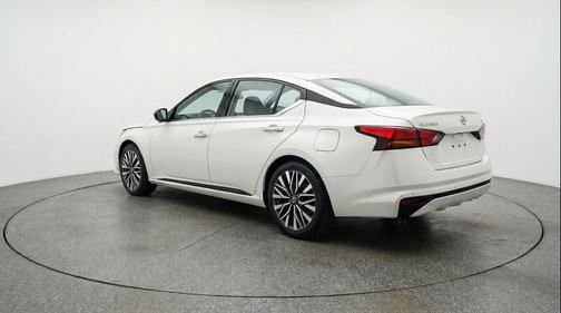 Glacier White 2026 Nissan Altima SV FWD