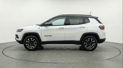 Bright White Clearcoat 2025 Jeep Compass Trailhawk