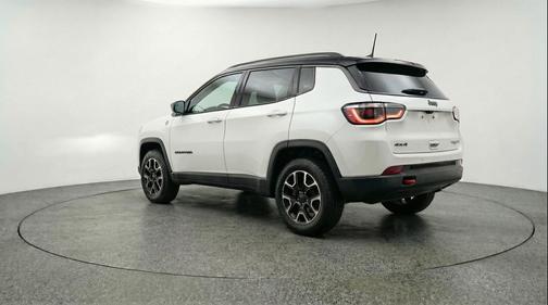 Bright White Clearcoat 2025 Jeep Compass Trailhawk