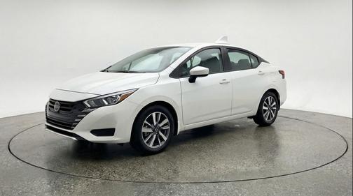 Aspen White Tricoat 2025 Nissan Versa 1.6 SV