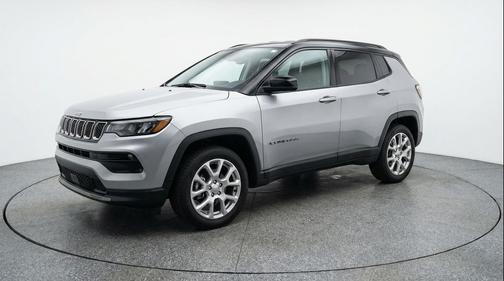 Silver Zynith Metallic Clearcoat 2025 Jeep Compass Limited