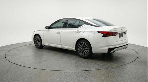 Glacier White 2025 Nissan Altima SV FWD