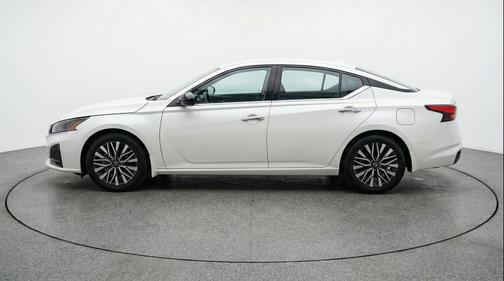 Glacier White 2025 Nissan Altima SV FWD